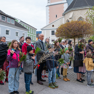 Palmsonntag Pfarre Kirchdorf an der KremsSegnung der Palmzweige vor dem Pfarrhof, dann Einzug in die Kirche