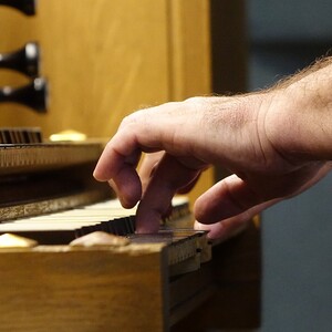 Domorganist Wolfgang Kreuzhuber an der Pflüger-Chororgel