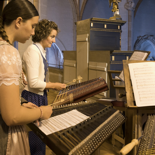 Musik im Gottesdienst: Hackbrett-Ensemble